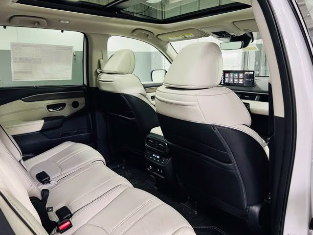 2026 Platinum White Pearl Honda Pilot Elite AWD SUV