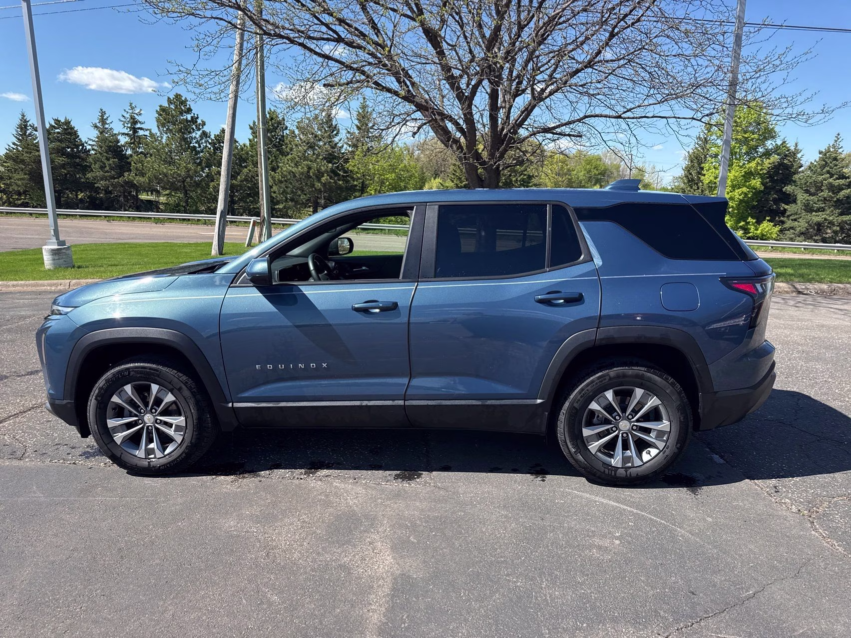 2025 Lakeshore Blue Metallic Chevrolet Equinox LT AWD SUV