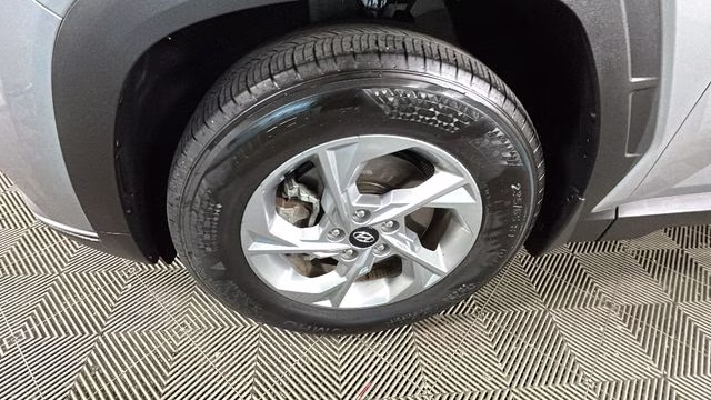 2023 Shimmering Silver Hyundai Tucson SEL FWD SUV