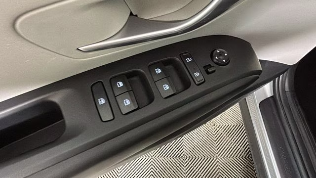 2023 Shimmering Silver Hyundai Tucson SEL FWD SUV