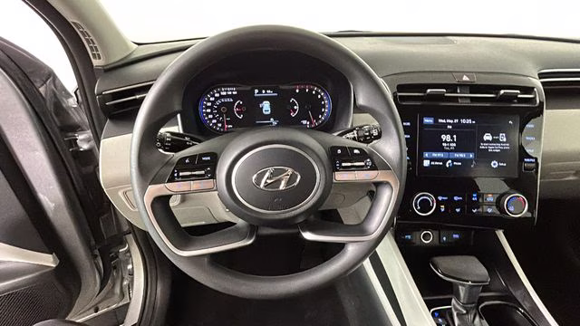 2023 Shimmering Silver Hyundai Tucson SEL FWD SUV