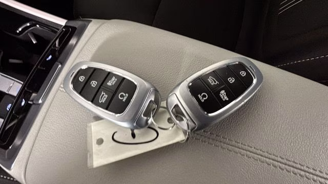 2023 Shimmering Silver Hyundai Tucson SEL FWD SUV