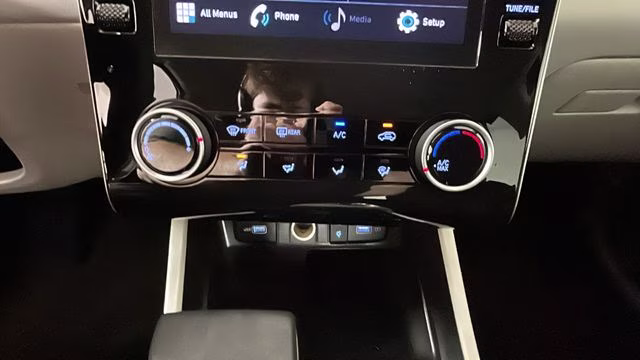 2023 Shimmering Silver Hyundai Tucson SEL FWD SUV