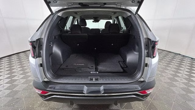 2023 Shimmering Silver Hyundai Tucson SEL FWD SUV