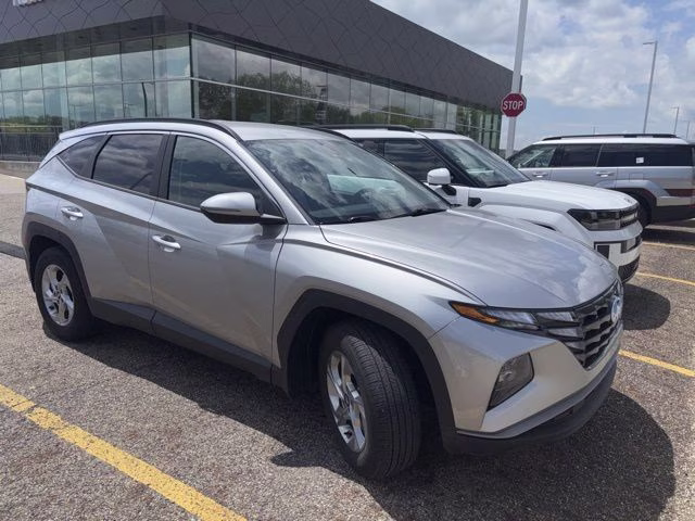 2023 Shimmering Silver Hyundai Tucson SEL FWD SUV
