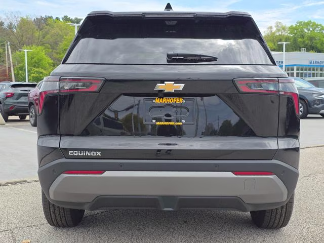 2026 Mosaic Black Metallic Chevrolet Equinox LT FWD SUV