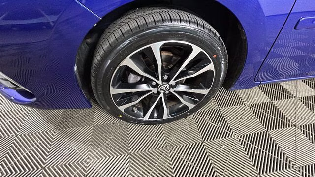 2018 Blue Toyota Corolla SE FWD Sedan