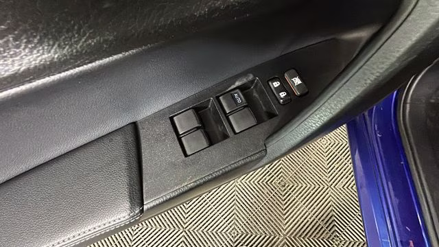 2018 Blue Toyota Corolla SE FWD Sedan