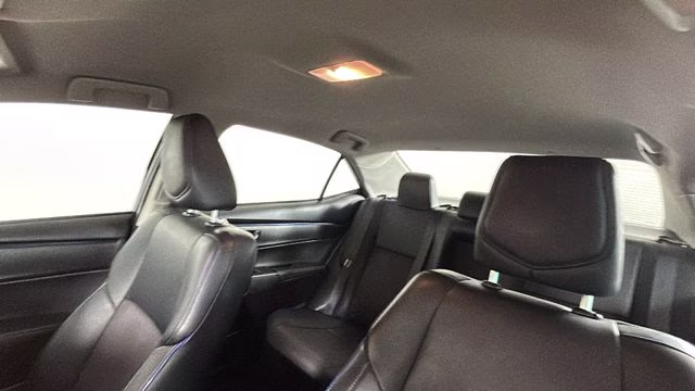 2018 Blue Toyota Corolla SE FWD Sedan