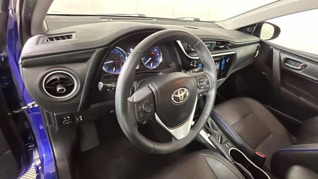 2018 Blue Toyota Corolla SE FWD Sedan