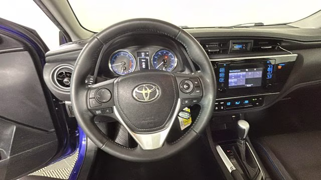 2018 Blue Toyota Corolla SE FWD Sedan