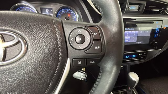 2018 Blue Toyota Corolla SE FWD Sedan
