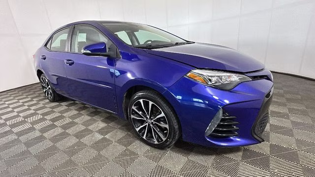 2018 Blue Toyota Corolla SE FWD Sedan