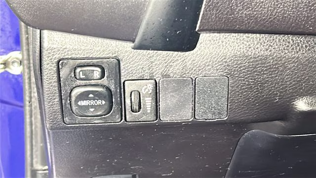 2018 Blue Toyota Corolla SE FWD Sedan