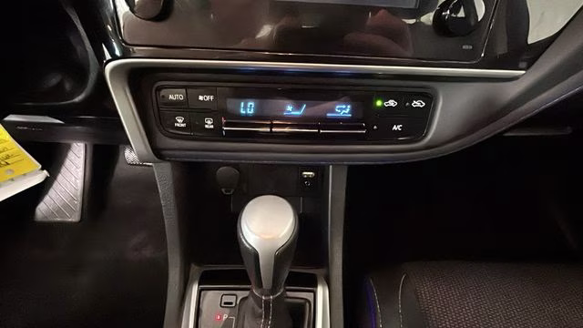 2018 Blue Toyota Corolla SE FWD Sedan