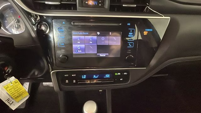 2018 Blue Toyota Corolla SE FWD Sedan