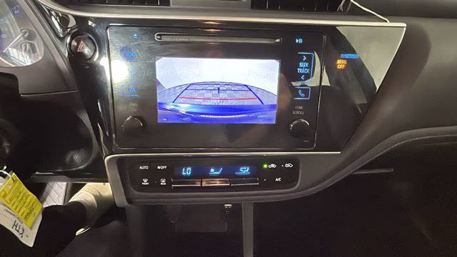 2018 Blue Toyota Corolla SE FWD Sedan