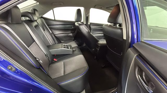 2018 Blue Toyota Corolla SE FWD Sedan