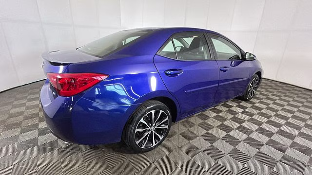 2018 Blue Toyota Corolla SE FWD Sedan