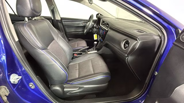 2018 Blue Toyota Corolla SE FWD Sedan