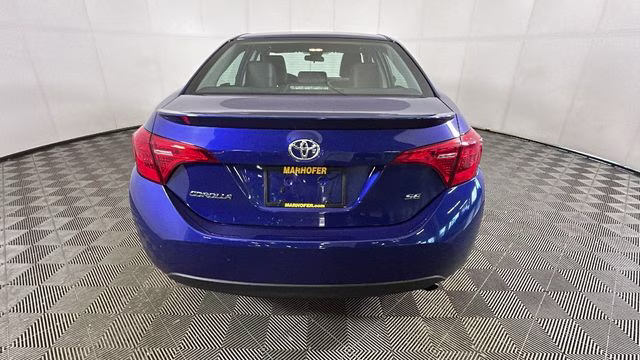 2018 Blue Toyota Corolla SE FWD Sedan