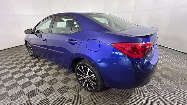 2018 Blue Toyota Corolla SE FWD Sedan