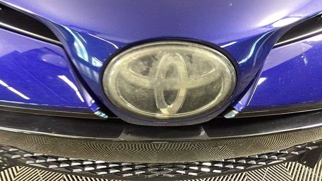 2018 Blue Toyota Corolla SE FWD Sedan