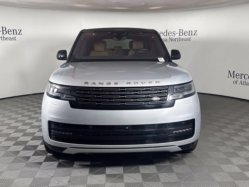 2023 Hakuba Silver Metallic Land Rover Range Rover SE AWD SUV