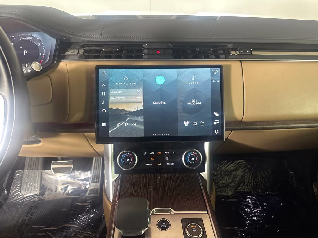 2023 Hakuba Silver Metallic Land Rover Range Rover SE AWD SUV