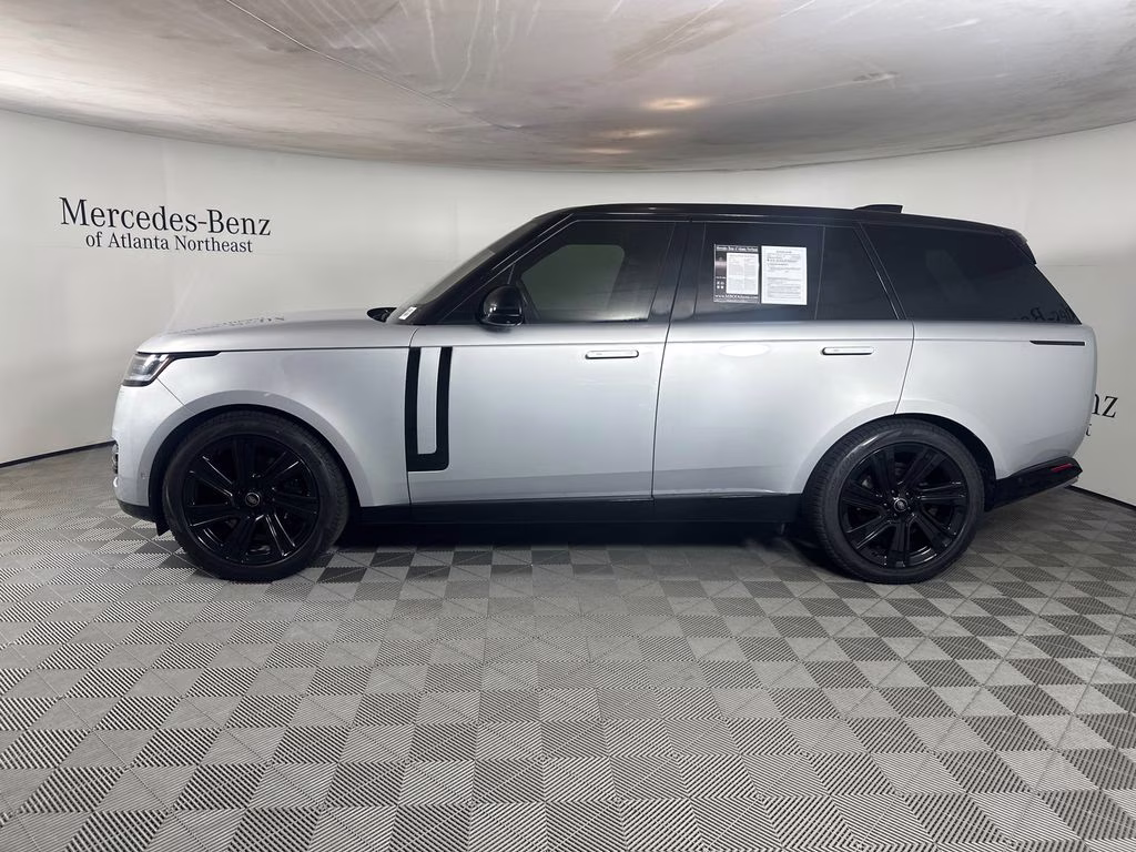 2023 Hakuba Silver Metallic Land Rover Range Rover SE AWD SUV