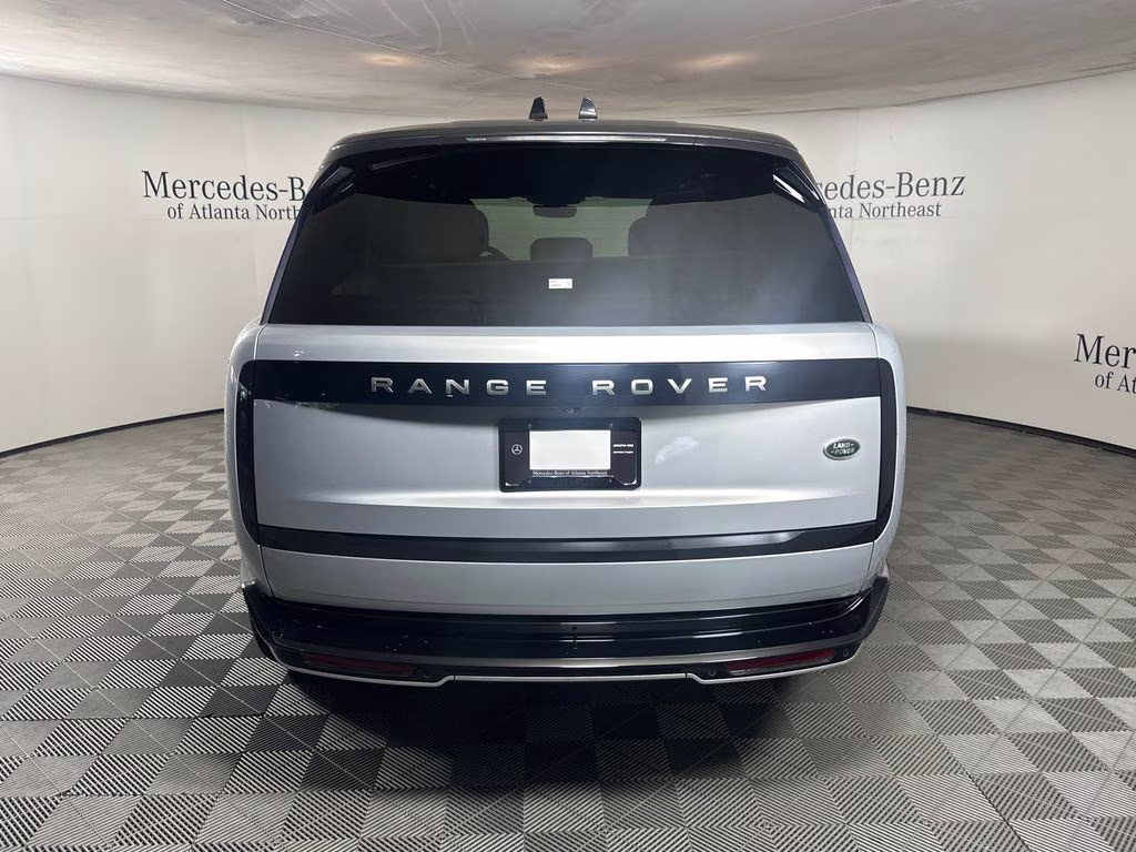 2023 Hakuba Silver Metallic Land Rover Range Rover SE AWD SUV