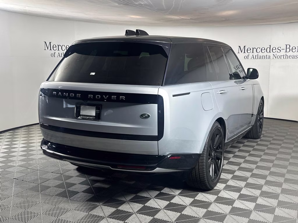 2023 Hakuba Silver Metallic Land Rover Range Rover SE AWD SUV