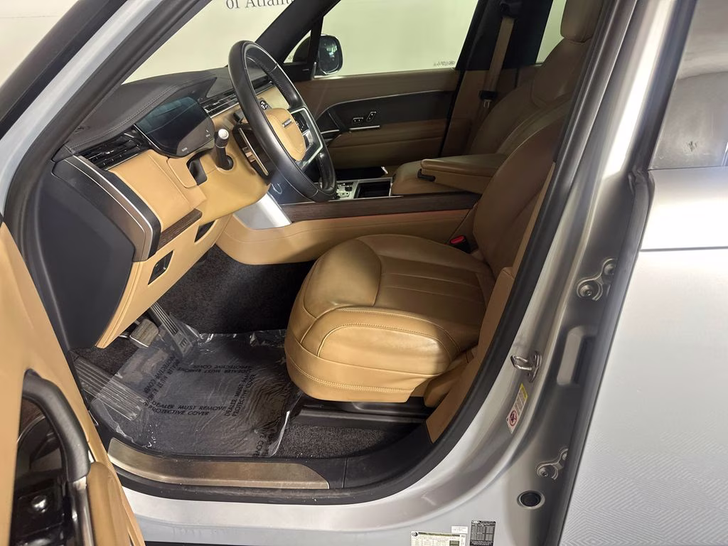 2023 Hakuba Silver Metallic Land Rover Range Rover SE AWD SUV