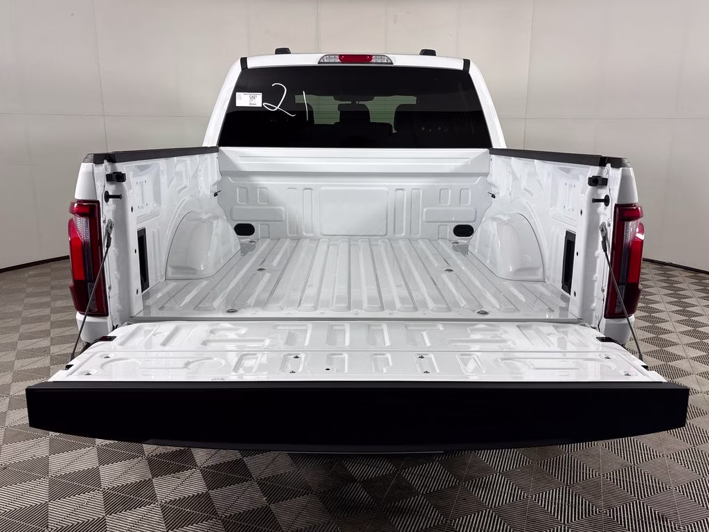 2026 Oxford White Ford F-150 Lariat RWD Truck