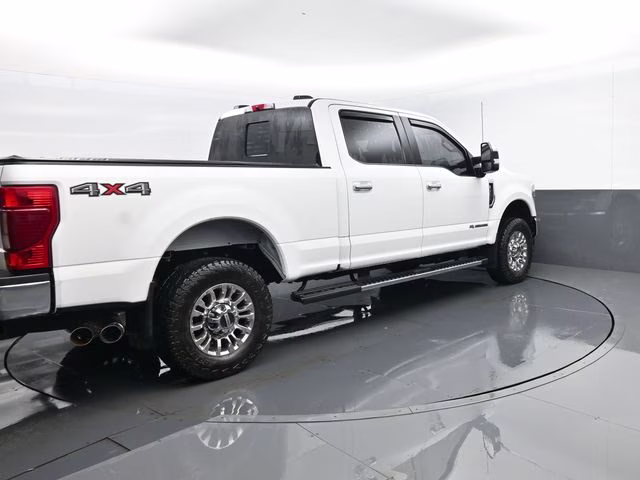 2022 Oxford White Ford Super Duty F-250 SRW Lariat 4X4 Truck