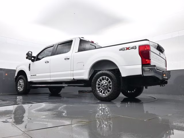 2022 Oxford White Ford Super Duty F-250 SRW Lariat 4X4 Truck