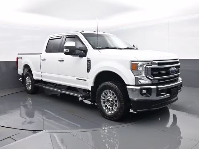 2022 Oxford White Ford Super Duty F-250 SRW Lariat 4X4 Truck