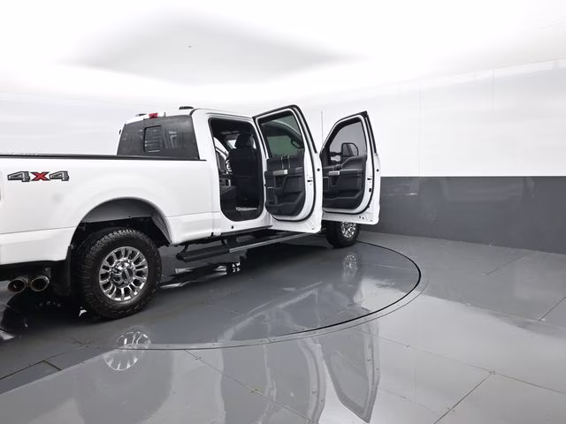 2022 Oxford White Ford Super Duty F-250 SRW Lariat 4X4 Truck