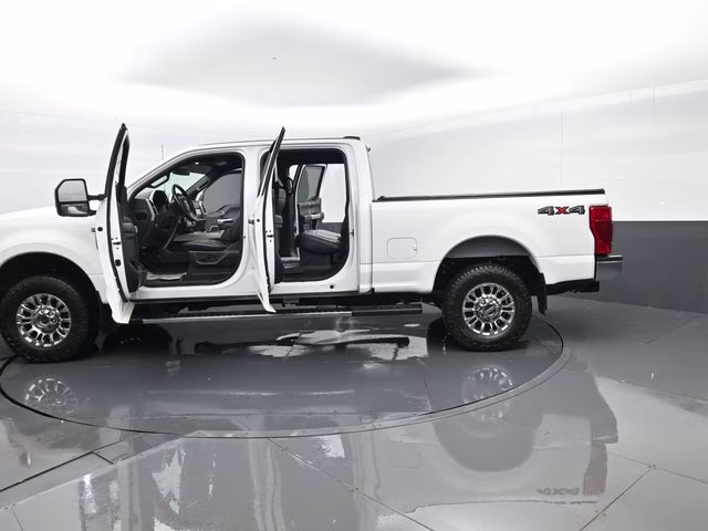 2022 Oxford White Ford Super Duty F-250 SRW Lariat 4X4 Truck