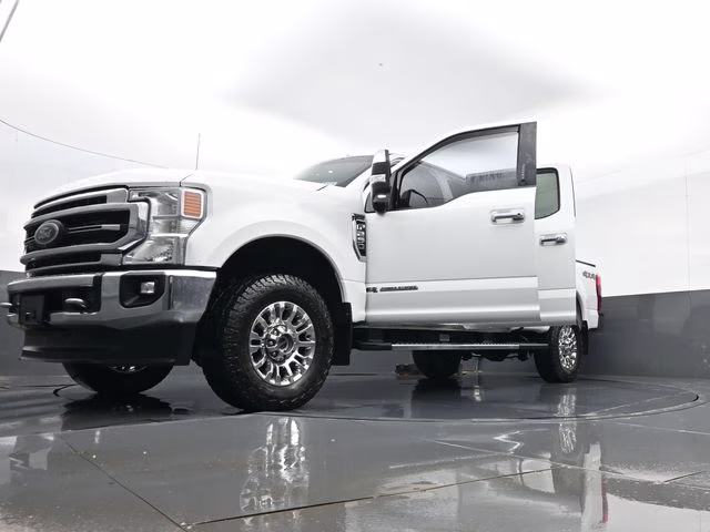 2022 Oxford White Ford Super Duty F-250 SRW Lariat 4X4 Truck