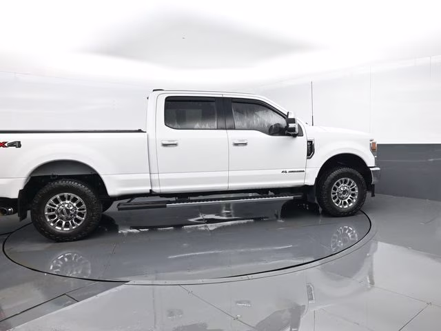 2022 Oxford White Ford Super Duty F-250 SRW Lariat 4X4 Truck