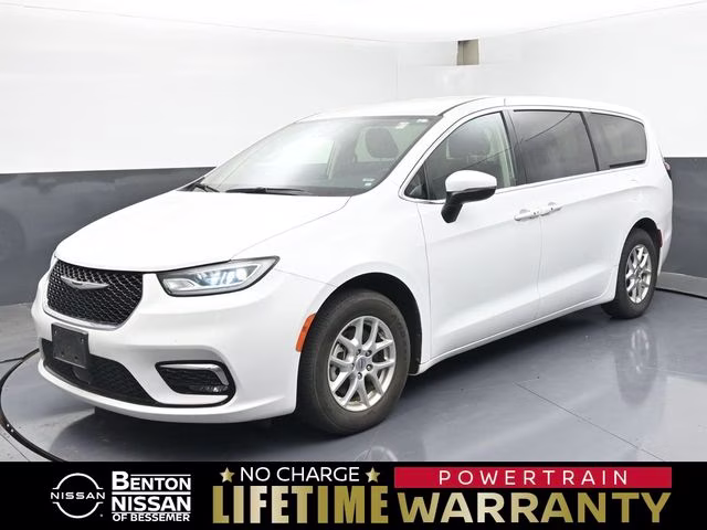 2023 Chrysler Pacifica Touring L's photo