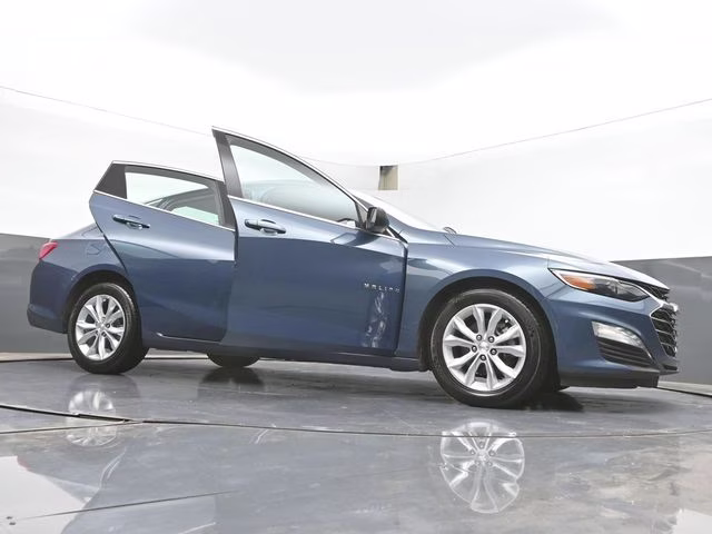 2024 Lakeshore Blue Metallic Chevrolet Malibu LT FWD Sedan