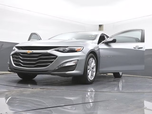 2024 Sterling Gray Metallic Chevrolet Malibu LT FWD Sedan