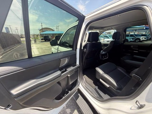 2025 Oxford White Ford Expedition Platinum 4X4 SUV