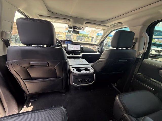 2025 Oxford White Ford Expedition Platinum 4X4 SUV