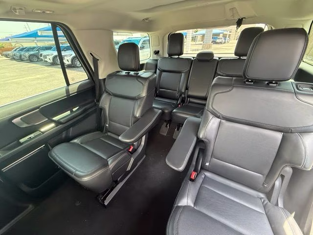 2025 Oxford White Ford Expedition Platinum 4X4 SUV