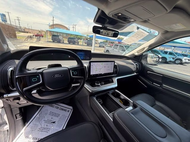 2025 Oxford White Ford Expedition Platinum 4X4 SUV