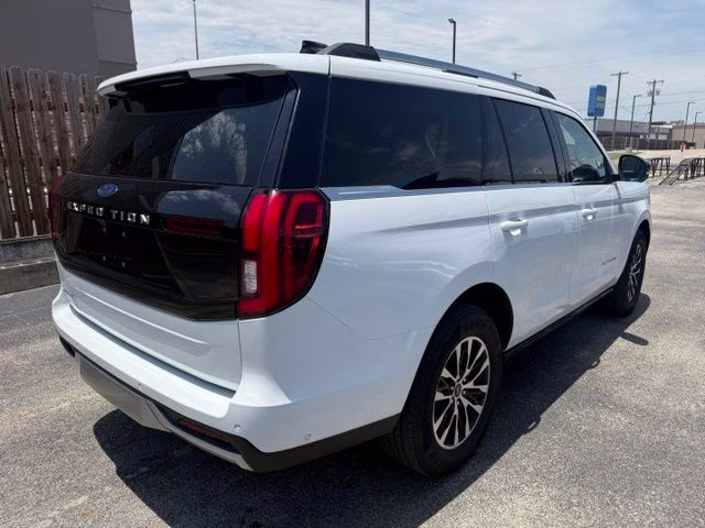 2025 Oxford White Ford Expedition Platinum 4X4 SUV