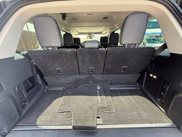 2025 Oxford White Ford Expedition Platinum 4X4 SUV